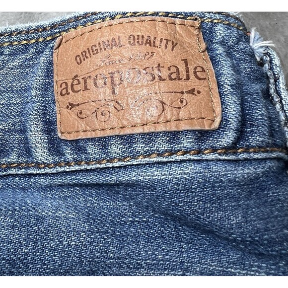 Aeropostale Capri Blue Jeans Womens Size 11/12 Denim Embroidered Pocket Summer - Picture 6 of 15